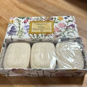 NIB Saponificio Artigianale Fiorentino Floral Bouquet Scented Soap (3) SEALED